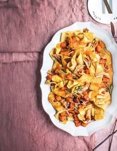 Marmiton 86 Pappardelles à la truffe, courge, figue et volaille