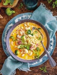 Marmiton 87 Soupe crémeuse aux pâtes, jambon et Gruyère suisse