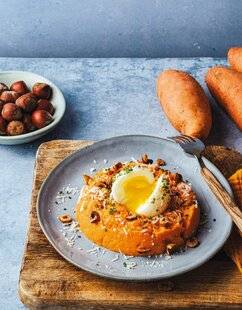 Marmiton 87 Purée de patate douce au mascarpone et parmesan, œuf mollet et noisettes torréfiées