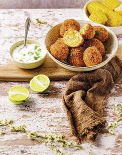 Marmiton 89 Croquettes de maïs croustillantes, sauce au yaourt grec et citron vert