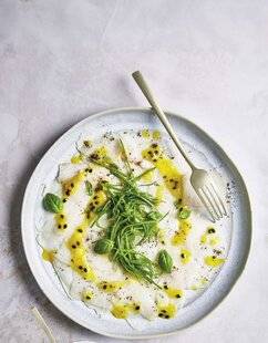 Marmiton 90 Carpaccio de poisson blanc, émulsion pêche Passion