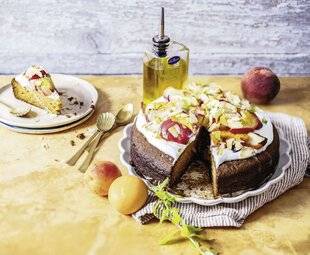Marmiton 90 Moelleux à l'huile d'olive, aux pêches et aux abricots rôtis
