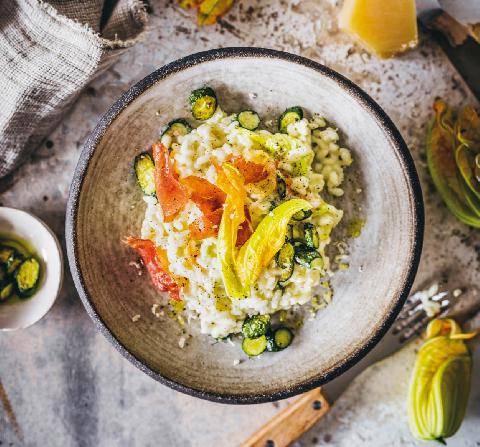Marmiton 91 Risotto crémeux aux fleurs de courgette, courgettes et jambon cru