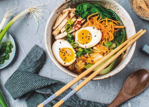 Marmiton 91 Ramen poulet, œuf mollet & légumes croquants