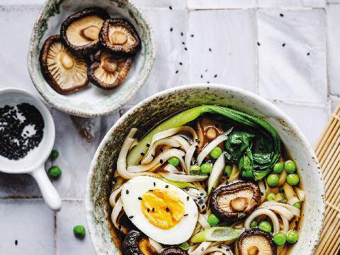 Marmiton 91 Ramen végétarien au dashi de shiitakés, udons et petits pois
