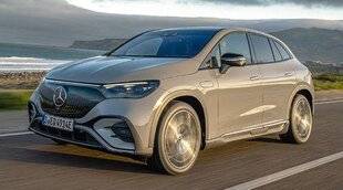 Hors-séries 106 Etonnamment, Mercedes a choisi, comme unique niveau de finition de l'entrée de gamme de l'EQE SUV, une définition à la présentation voulue sportive. Avec ses jantes de 21'' et ses boucliers au dessin plus torturé, l'AMG Line Edition ne va clairement pas dans le sens de l'efficience. Malgré les promesses faites par la fiche technique, il ne faut donc pas espérer parcourir aisément plus de 400 km entre deux recharges. Et cette distance se fera à un rythme tranquille car les 265 ch de cette variante ont fort à faire avec les 2 445 kg à vide. Mais le montant de la facture, inférieur de plus de 13 000 € à celui d'un 350+ pareillement doté, servira de lot de consolation.