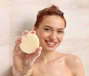 Marie France 332 Les shampooings sans eau que les autres sont-ils aussi bien ? AVEC LES CONSEILS D'HÉLÈNE AZANCOT, FONDATRICE DE LA MARQUE YODI.