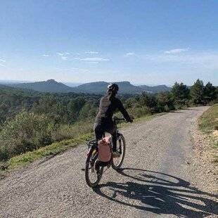 Marie France 338 LES ALPILLES ET LA CAMARGUE À VÉLO
