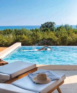 Marie France 338 COSTA NAVARINO, UNE ODYSSÉE DE LUXE AUX ALLURES HOMÉRIQUES
