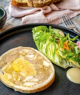 Marie France 343 Galantine de volaille au foie gras, cœur de romaine et pickles