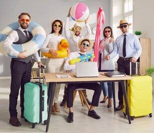 Marie France 347 EN VACANCES ENTRE COLLÈGUES, PRÊTE POUR LE GRAND DÉPART ?