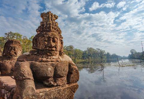Marie France 350 CAMBODGE HISTOIRES D’EAU