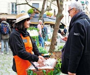 L'Ami des Jardins 1102 DISTRIBUTION DE GRAINES POUR LE BIEN DES ABEILLES