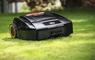 L'Ami des Jardins 1102 LE MATCH DES TONDEUSES autotractées contre robots