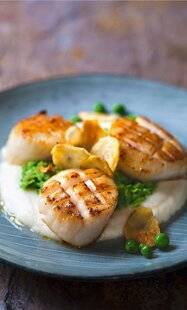 L'Ami des Jardins 1182 Saint-jacques poêlées, purée de topinambours et écrasé de petits pois