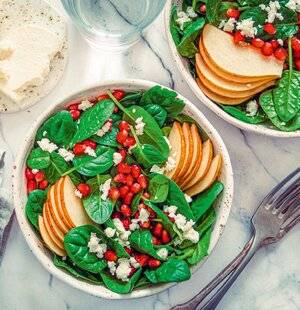 L'Ami des Jardins 1183 Salade aux épinards, poire, grenade et fromage frais