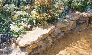 L'Ami des Jardins 1186 RÉCUPÉRER DE BELLES PIERRES POUR LA ROCAILLE