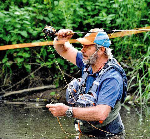 Grand Gibier 119 Rencontre au fil de l’eau Jean-Marc Chignard • Le chasseur de truites