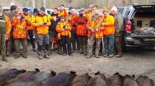 La Revue Nationale de La Chasse 858 Jeunes chasseurs et agriculteurs ensemble