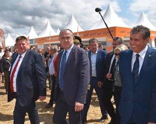 La Revue Nationale de La Chasse 863 Quatre ministres au rendez-vous de la chasse