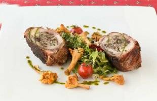 La Revue Nationale de La Chasse 863 Lapin de garenne en chemise de lard et girolles