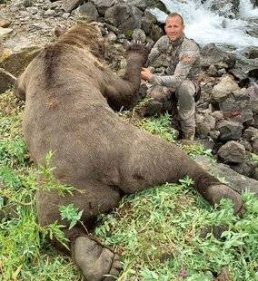 La Revue Nationale de La Chasse 866 Un ours record du monde ?