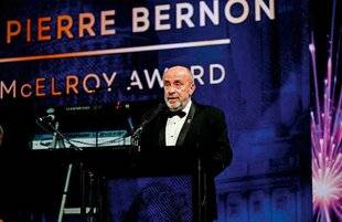 La Revue Nationale de La Chasse 932 Award pour Jean-Pierre Bernon