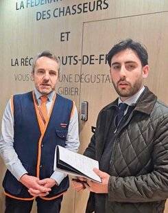 La Revue Nationale de La Chasse 932 Un jeune chasseur au Salon de l'agriculture