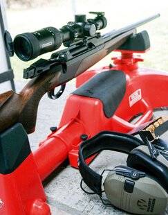La Revue Nationale de La Chasse 932 SAKO 100 EXPLORER WOOD