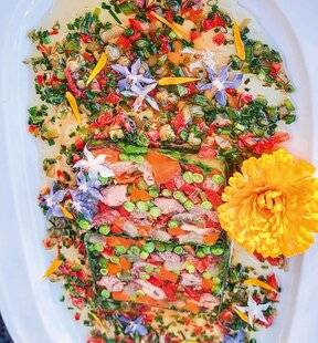 La Revue Nationale de La Chasse 934 Mosaïque de lièvre en gelée, sauce vierge aux herbes folles