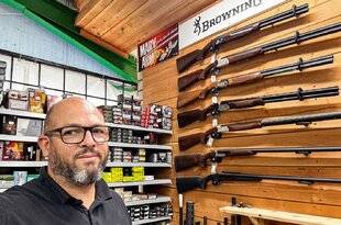 La Revue Nationale de La Chasse 938 UN DRÔLE D'OISEAU