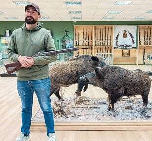 La Revue Nationale de La Chasse 940 L'ARMURIER ENTRE TERRE ET MER