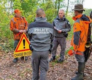 La Revue Nationale de La Chasse 942 Le grand contrôle