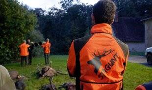 La Revue Nationale de La Chasse 943 À L'ÉCOLE DES JEUNES CHASSEURS