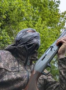 La Revue Nationale de La Chasse 944 AFFÛT DE PRINTEMPS AUX CORNEILLES NOIRES
