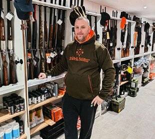 La Revue Nationale de La Chasse 944 L'ARMURIER QUI REBONDIT