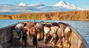 La Revue Nationale de La Chasse 945 UNIQUE AU MONDE : LA CHASSE DES CANARDS D'ARMÉNIE !