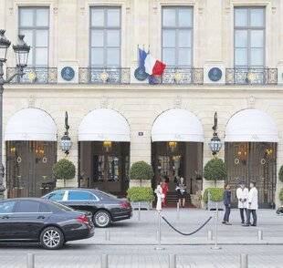 Les Veillées des Chaumières 3649 César, le maître du palace