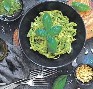 Les Veillées des Chaumières 3655 Tagliatelles vertes sur crème de roquette