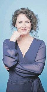 Les Veillées des Chaumières 3662 Elsa Lunghini en pleine lumière