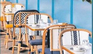 Les Veillées des Chaumières 3674 Fabricant de chaises de bistrot, la vie en terrasse