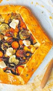 Les Veillées des Chaumières 3674 Tarte rustique aux légumes rôtis et compotée d'oignons rouges
