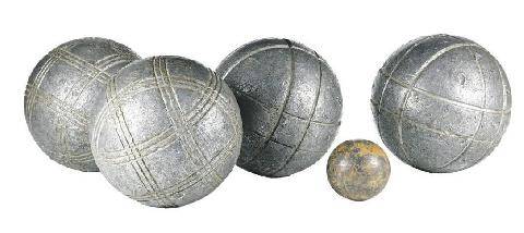 Les Veillées des Chaumières 3680 Les boules de pétanque Des boules d’acier pour aller au bout du monde