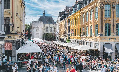 Les Veillées des Chaumières 3682 Braderie de Lille Le grand déballage