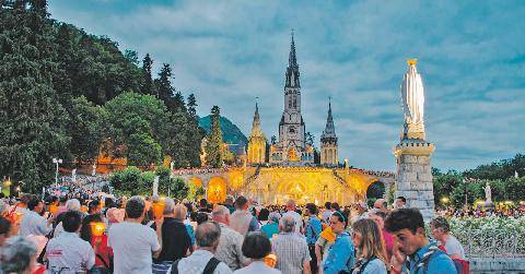 Les Veillées des Chaumières 3684 C’est le mois du Rosaire