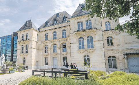 Les Veillées des Chaumières 3684 La Buzine, le véritable « château de ma mère »