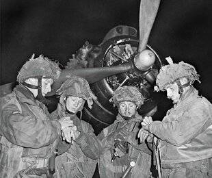 Guerres & Histoire 78 LES PARAS, BEAUCOUP DE BRUIT POUR PAS GRAND-CHOSE ?