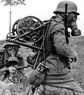 Guerres & Histoire 79 POURQUOI LES ALLEMANDS N'ONT-ILS PAS UTILISÉ DU GAZ POUR DÉLIVRER LEUR ARMÉE À STALINGRAD ? DANS CETTE GUERRE, TOUTES LES ATROCITÉS N'ÉTAIENT-ELLES PAS COMMISES ?