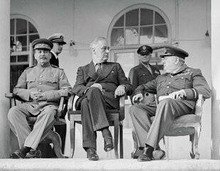 Guerres & Histoire 80 Lors de leurs déplacements officiels à Téhéran et Yalta, quelles étaient les escortes aériennes de Churchill et Roosevelt ?