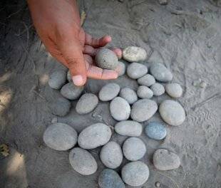 Guerres & Histoire 87 DES BALLES DE FRONDE VALIDENT UNE GUERRE À TROIE
